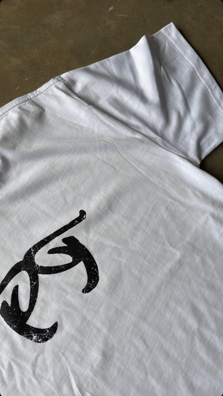 CRACKED LOGO TEE